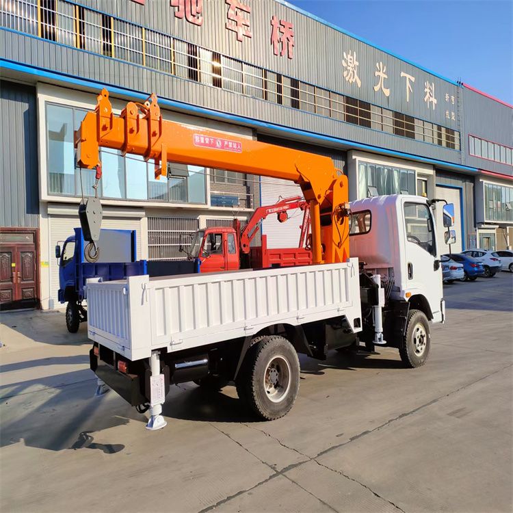 赛罕区三轮随车吊定制 农用改装机自备吊中瑞长期出售